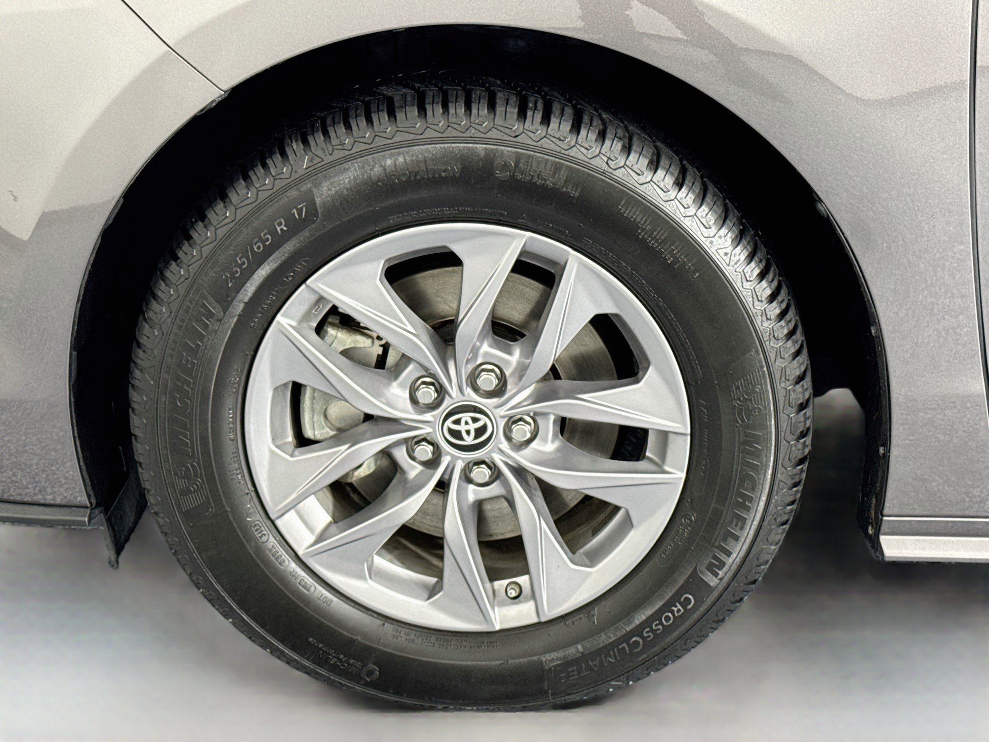 Used 2024 Toyota Sienna XLE w/ XLE Plus Package AWD/4WD image 33