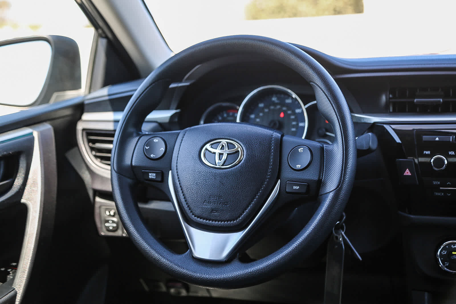 Used 2015 Toyota Corolla L FWD image 15
