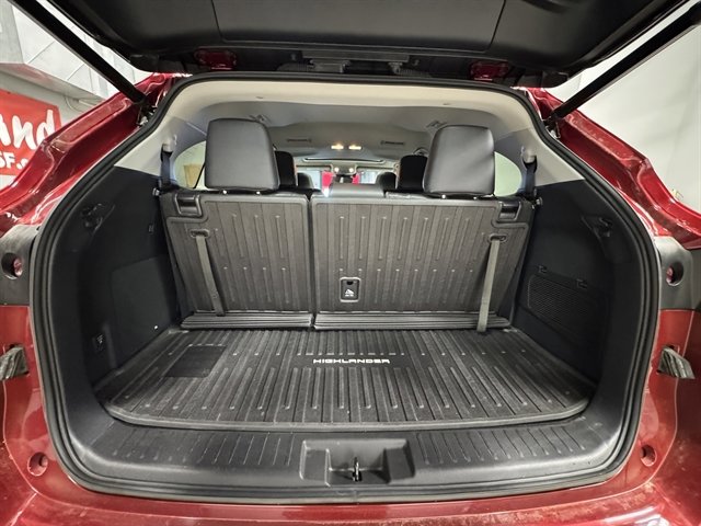 Used 2021 Toyota Highlander Limited AWD/4WD image 16