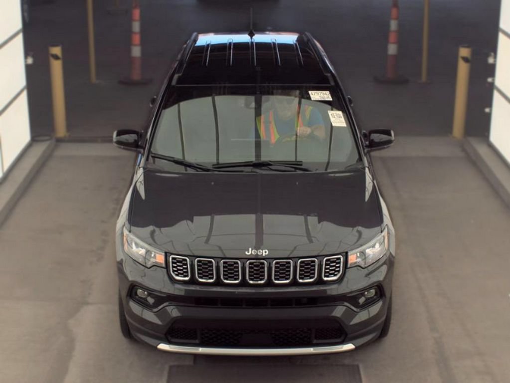 Used 2024 Jeep Compass Limited AWD/4WD image 2