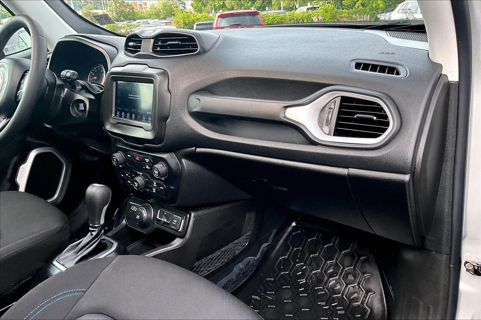 Used 2021 Jeep Renegade Latitude AWD/4WD image 14