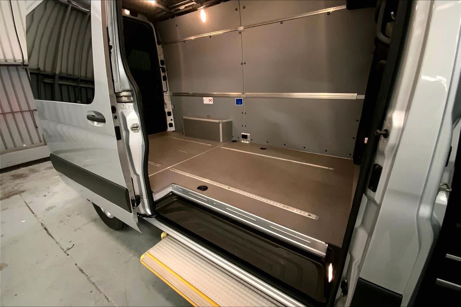 Used 2021 Mercedes-Benz Sprinter 2500 image 12