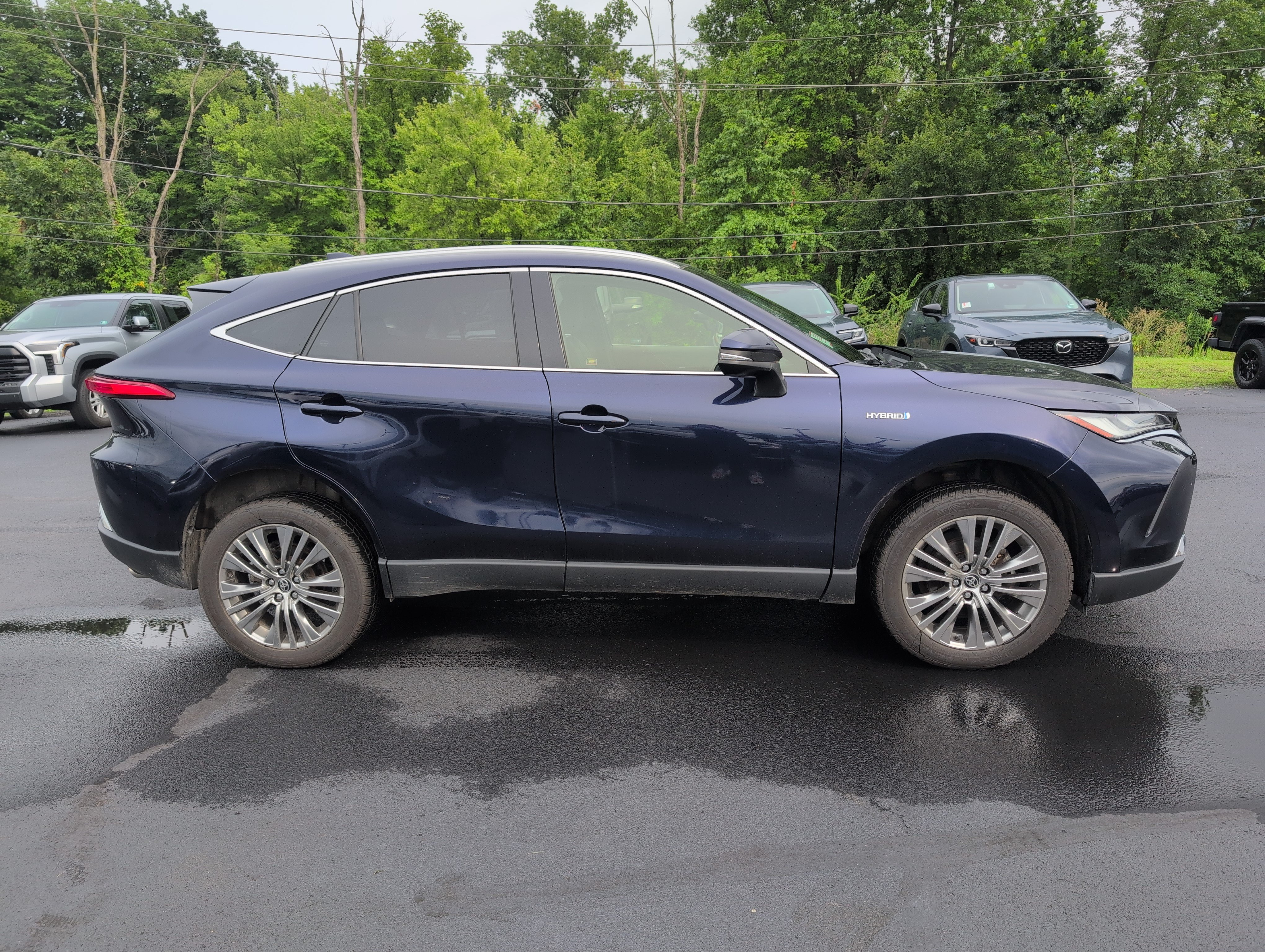 Used 2021 Toyota Venza XLE w/ Softex Package AWD/4WD image 2