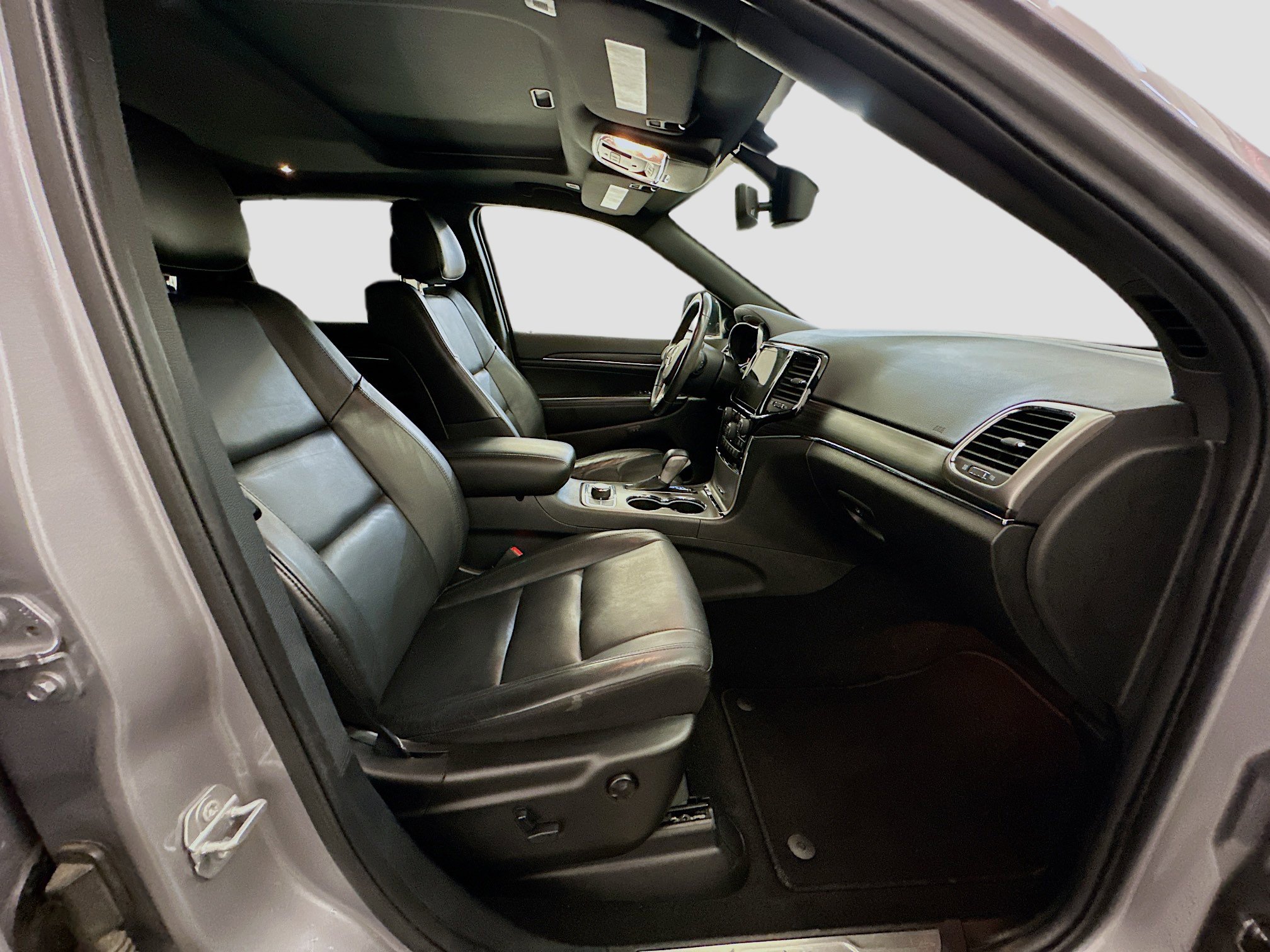 Used 2019 Jeep Grand Cherokee Limited image 34