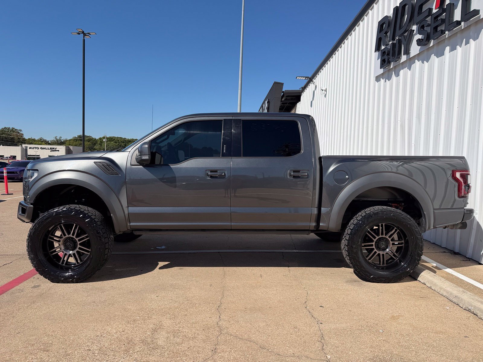 Used 2020 Ford F150 Raptor w/ Equipment Group 802A Luxury AWD/4WD image 3