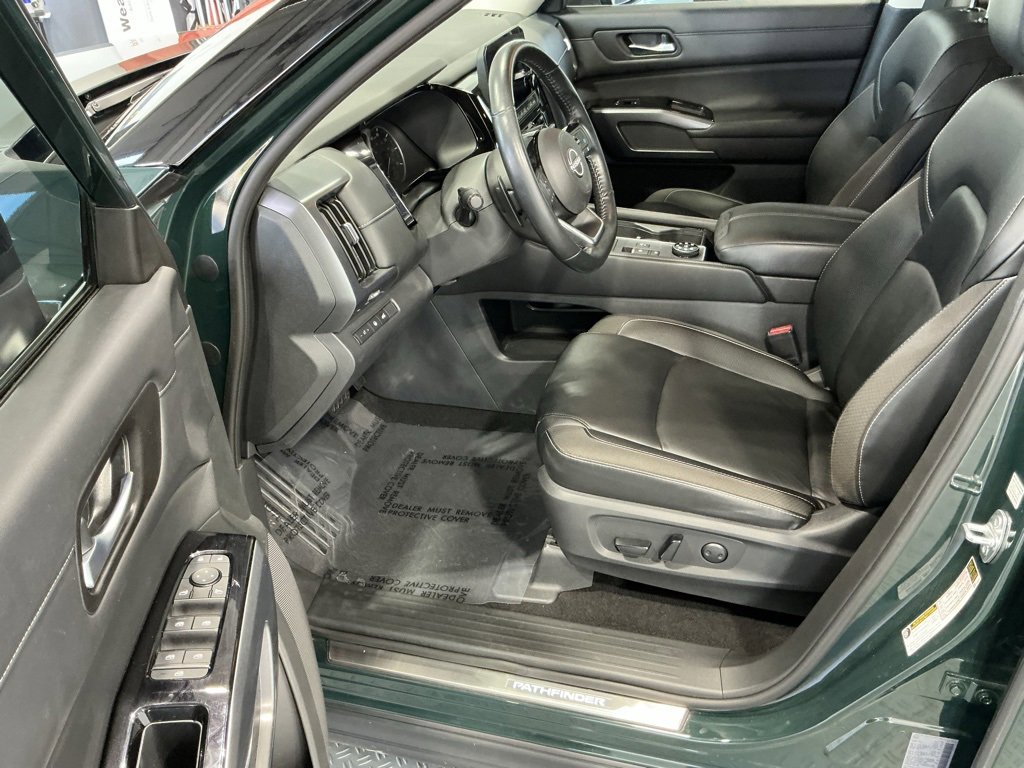 Used 2023 Nissan Pathfinder SL w/ Lighting Package (N92) image 3