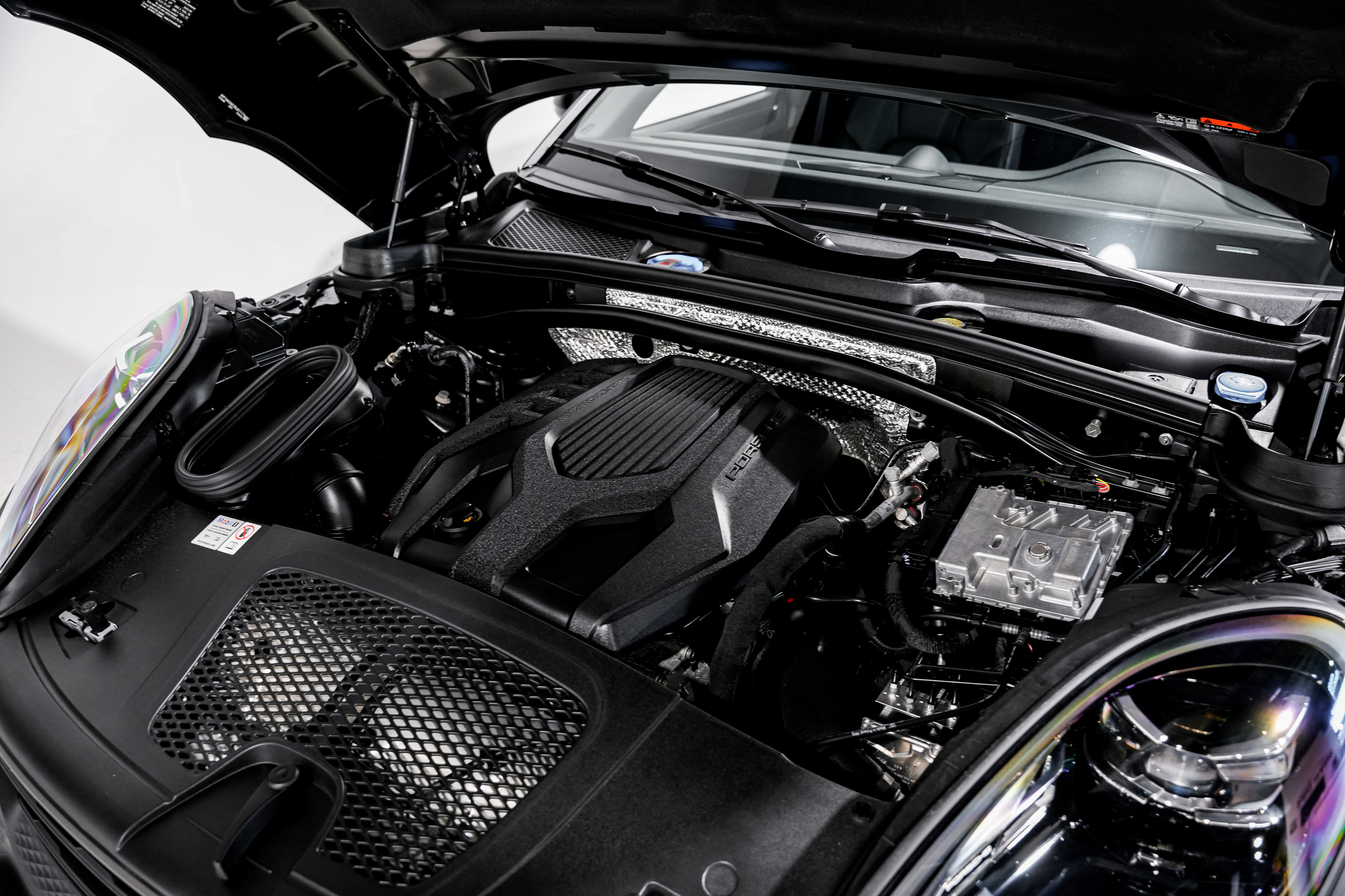 Used 2024 Porsche Macan image 45