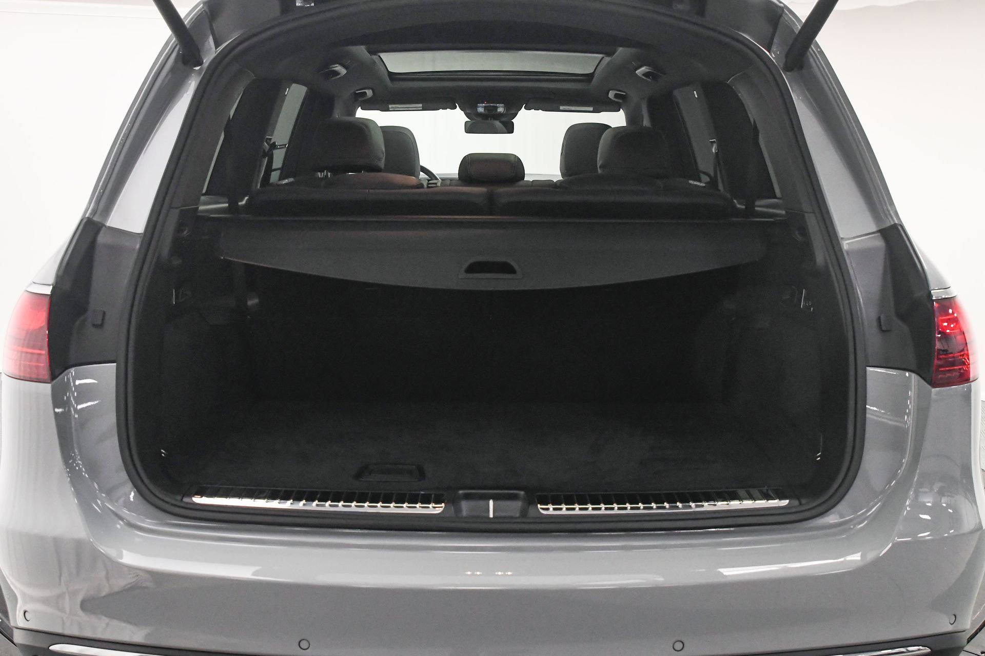 Used 2025 Mercedes-Benz GLS 450 4MATIC image 8