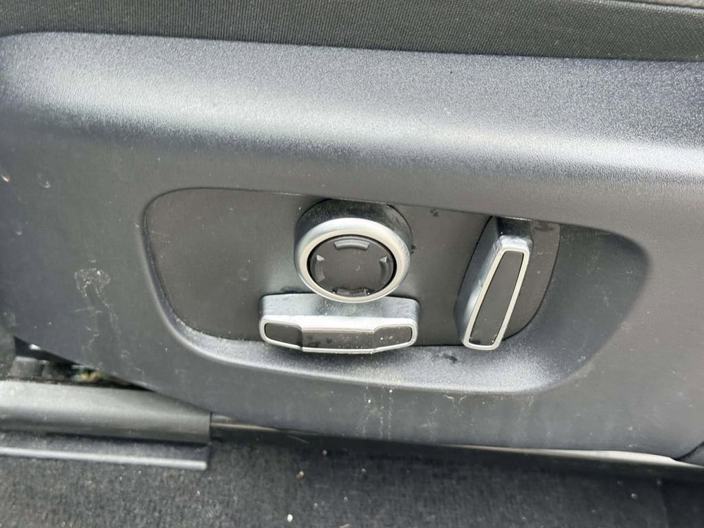 Used 2021 Land Rover Discovery Sport S image 15