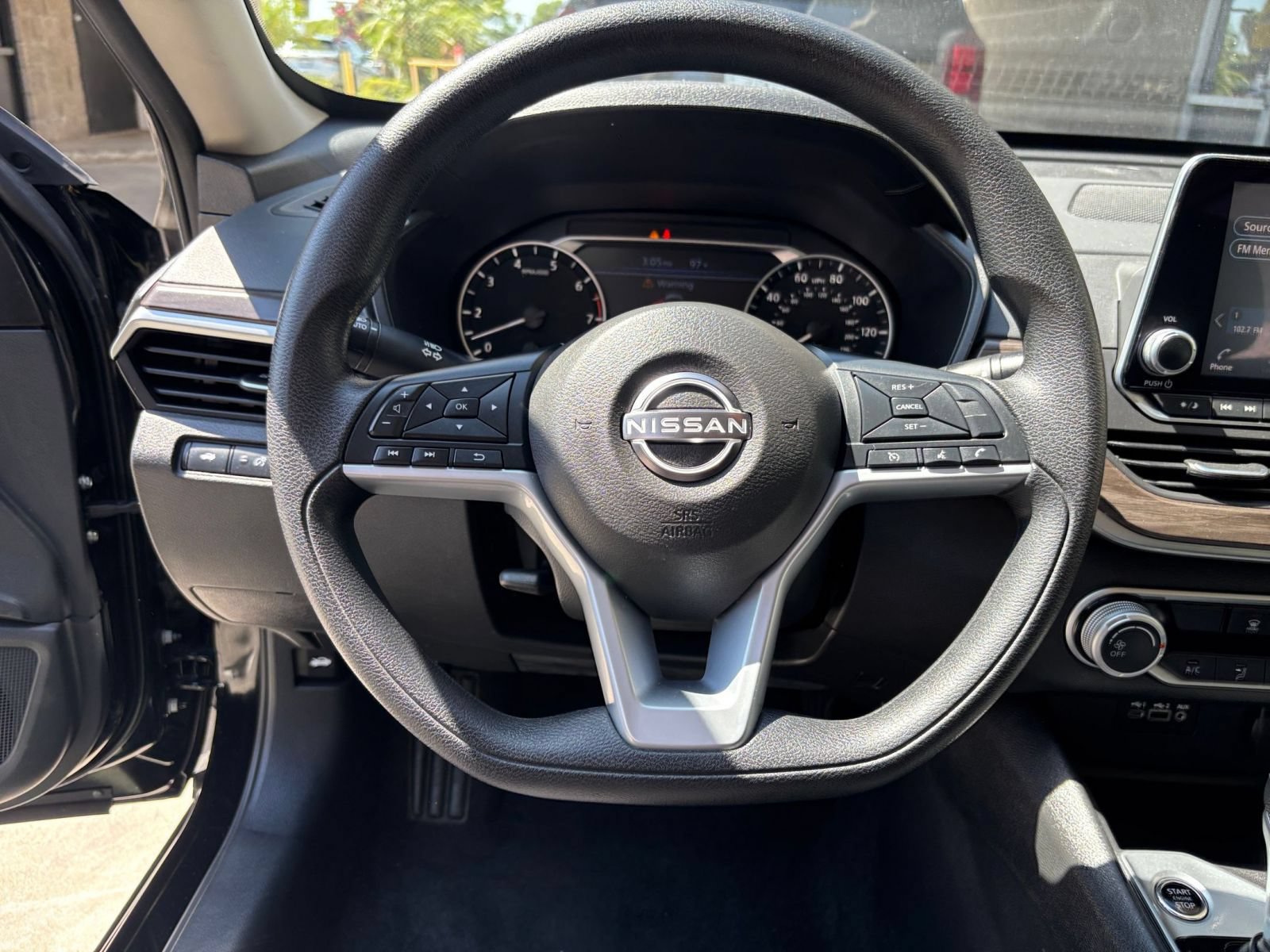 Used 2025 Nissan Altima 2.5 SV FWD image 28