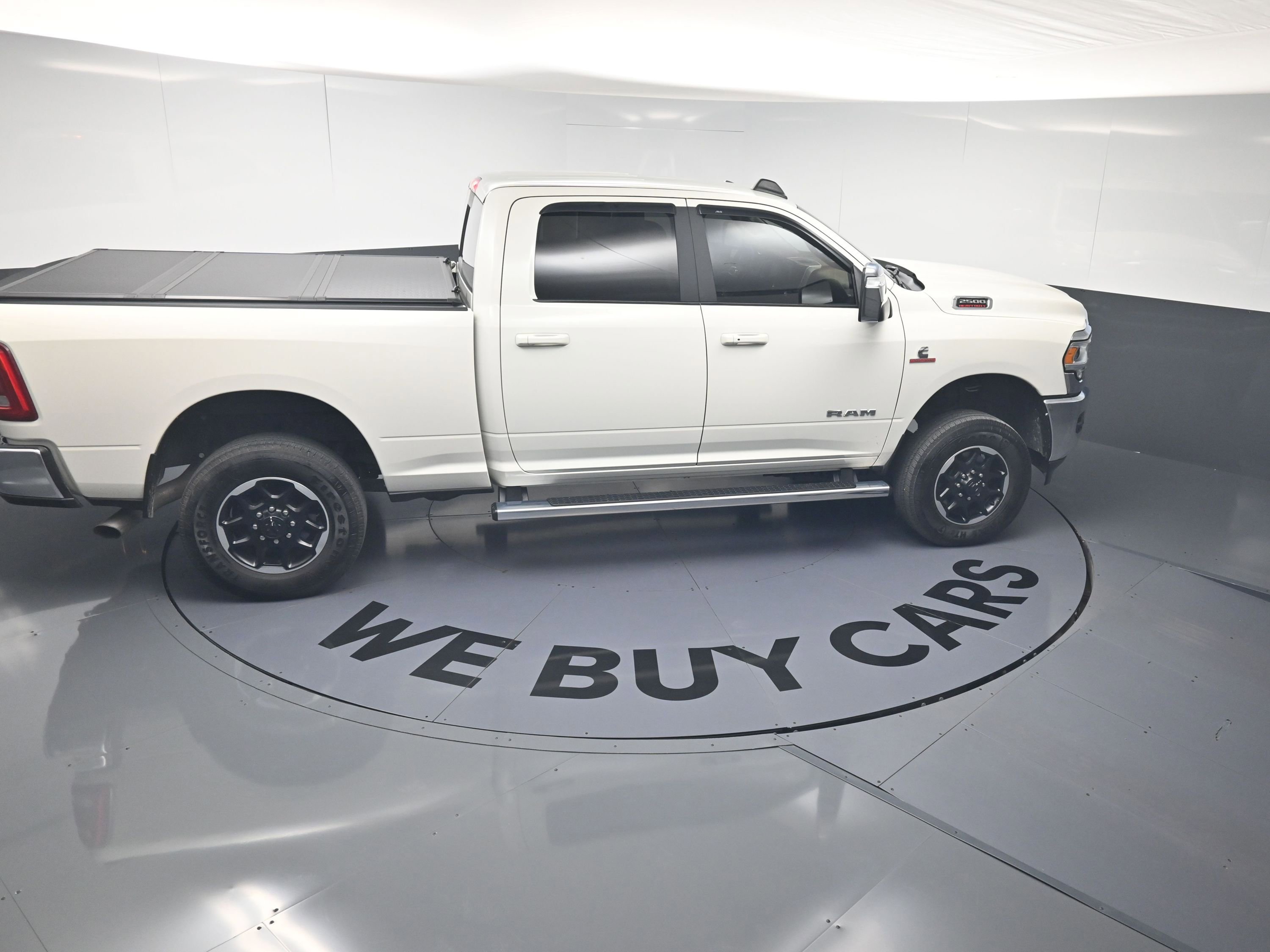 Used 2024 RAM 2500 Laramie AWD/4WD image 32