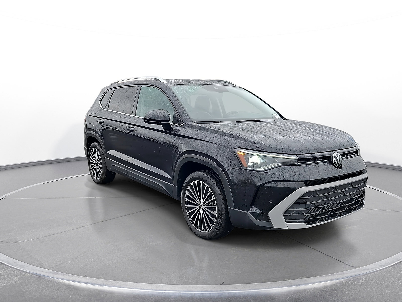 Used 2025 Volkswagen Taos SE FWD image 2