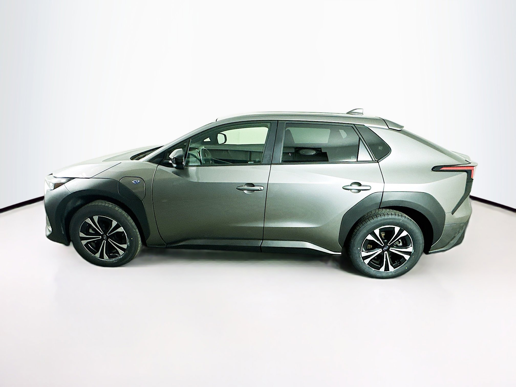 Used 2023 Subaru Solterra AWD image 4