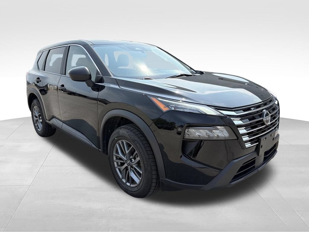 Used 2024 Nissan Rogue S AWD/4WD image 3