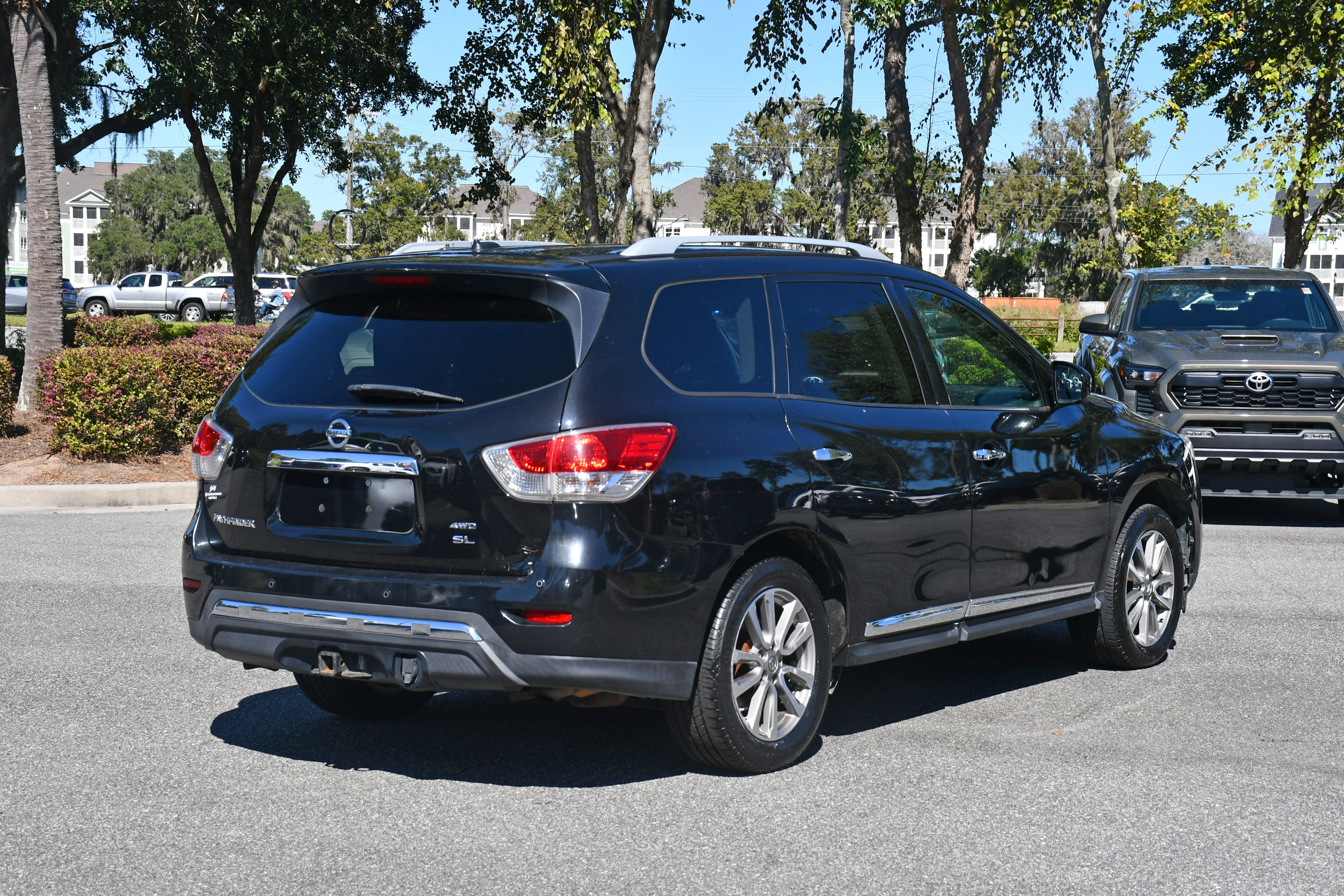 Used 2015 Nissan Pathfinder SL w/ SL Tech Package image 4