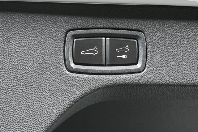 New 2025 Porsche Macan 4S Electric image 38