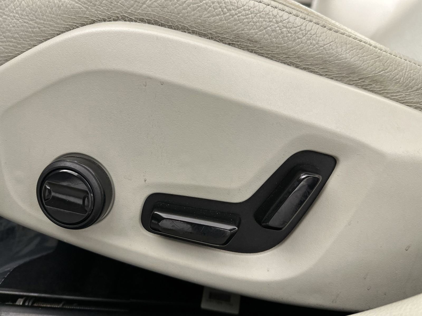 Used 2020 Volvo S60 T6 Momentum w/ Protection Package Premier image 13