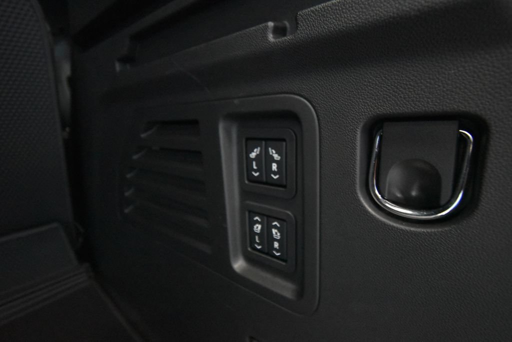 Used 2026 Chevrolet Traverse High Country w/ LPO, Floor Liner Package FWD image 30