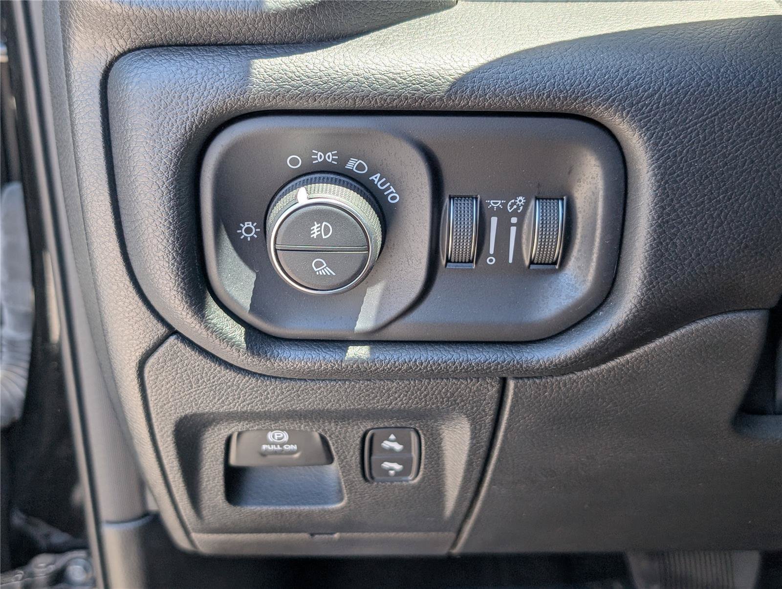 Used 2023 RAM 1500 Laramie AWD/4WD image 21