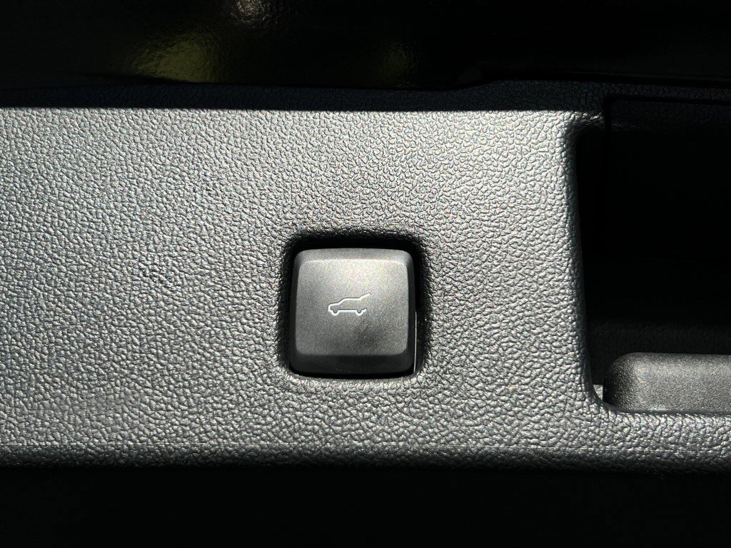 Used 2022 Ford Escape Titanium w/ Class II Trailer Tow Package image 15