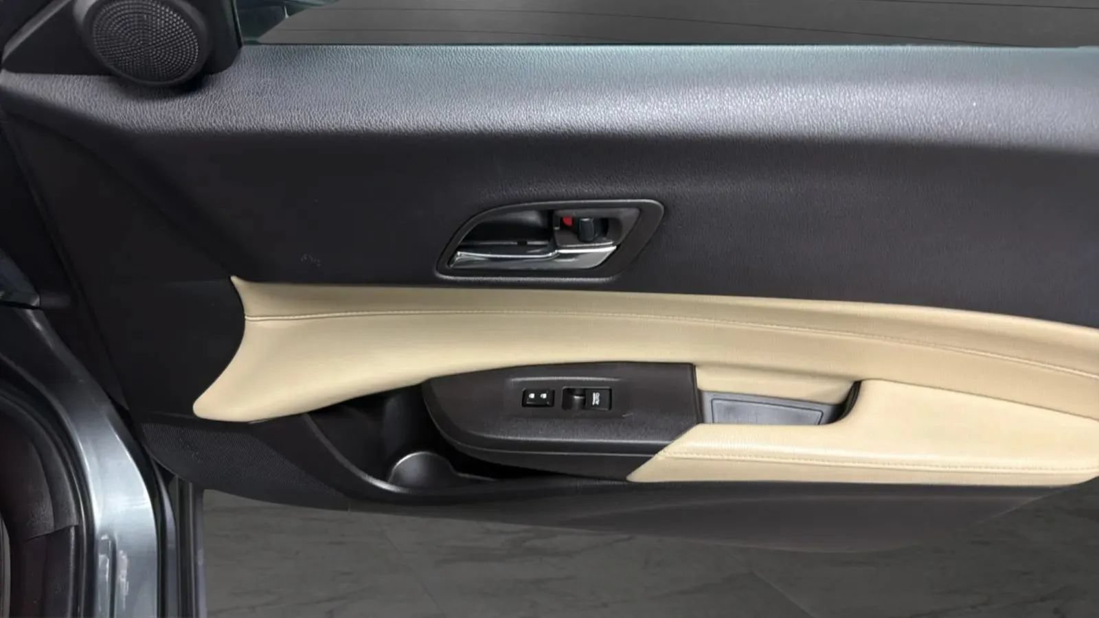 Used 2013 Acura ILX w/ Premium Package FWD image 17
