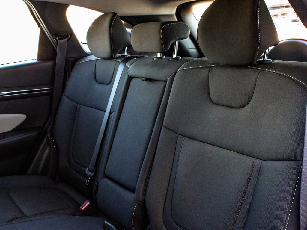 Used 2023 Hyundai Tucson SE image 32