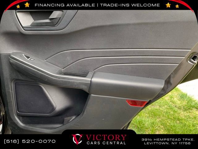 Used 2022 Ford Escape SE w/ SE Sport Appearance Package image 18