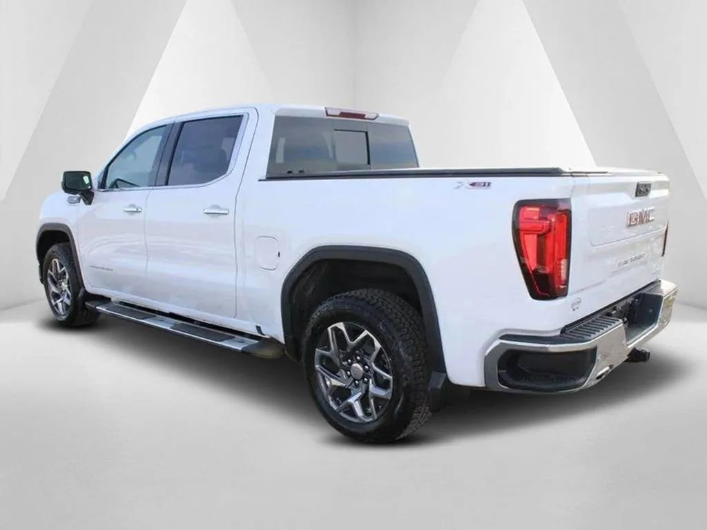 New 2026 GMC Sierra 1500 SLT image 5