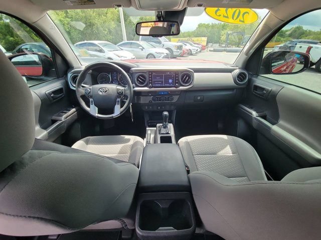 Used 2022 Toyota Tacoma SR5 w/ Technology Package RWD image 2
