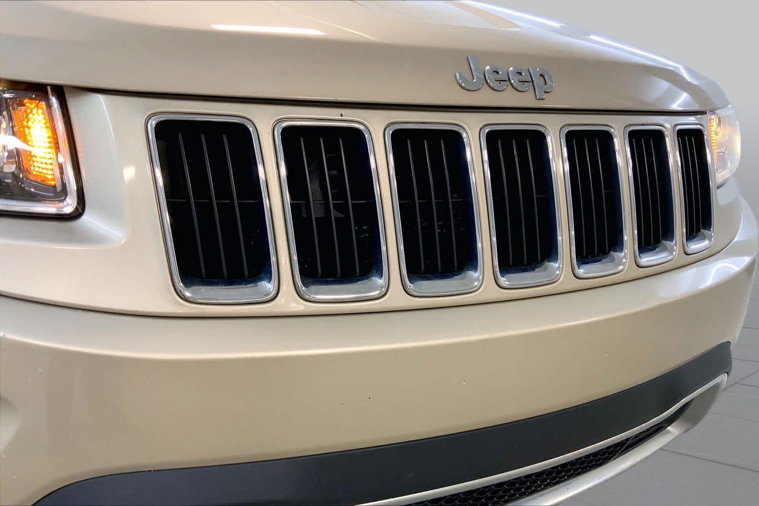 Used 2015 Jeep Grand Cherokee Limited AWD/4WD image 32