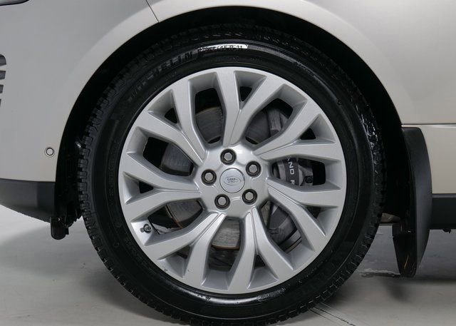 Used 2019 Land Rover Range Rover HSE image 9
