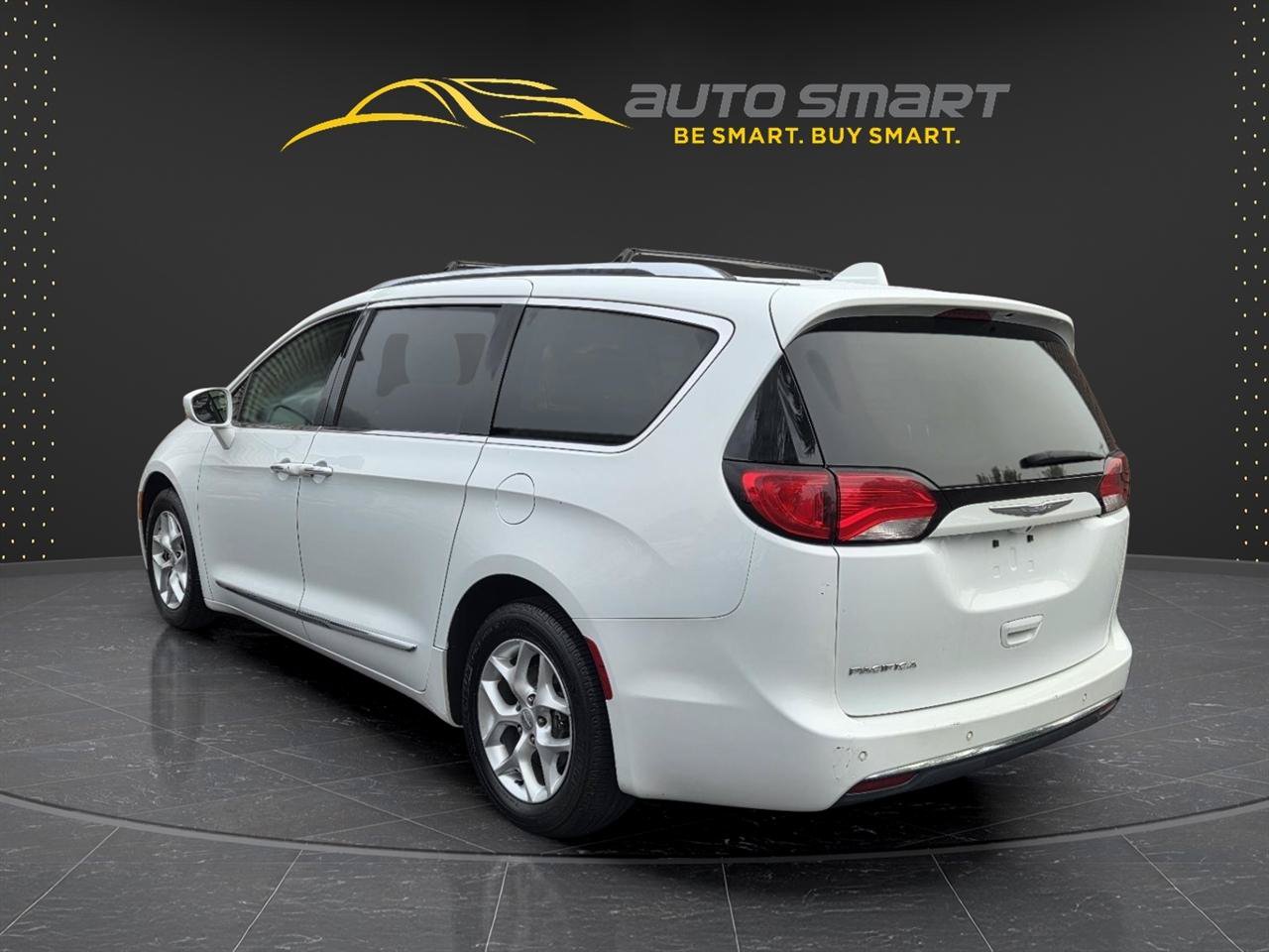 Used 2017 Chrysler Pacifica Touring-L Plus w/ Tire & Wheel Group FWD image 3