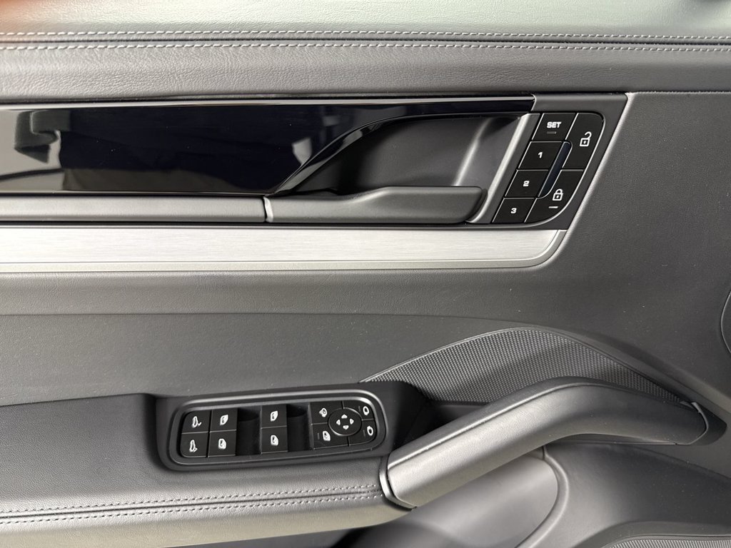 Certified 2026 Porsche Cayenne AWD/4WD image 34