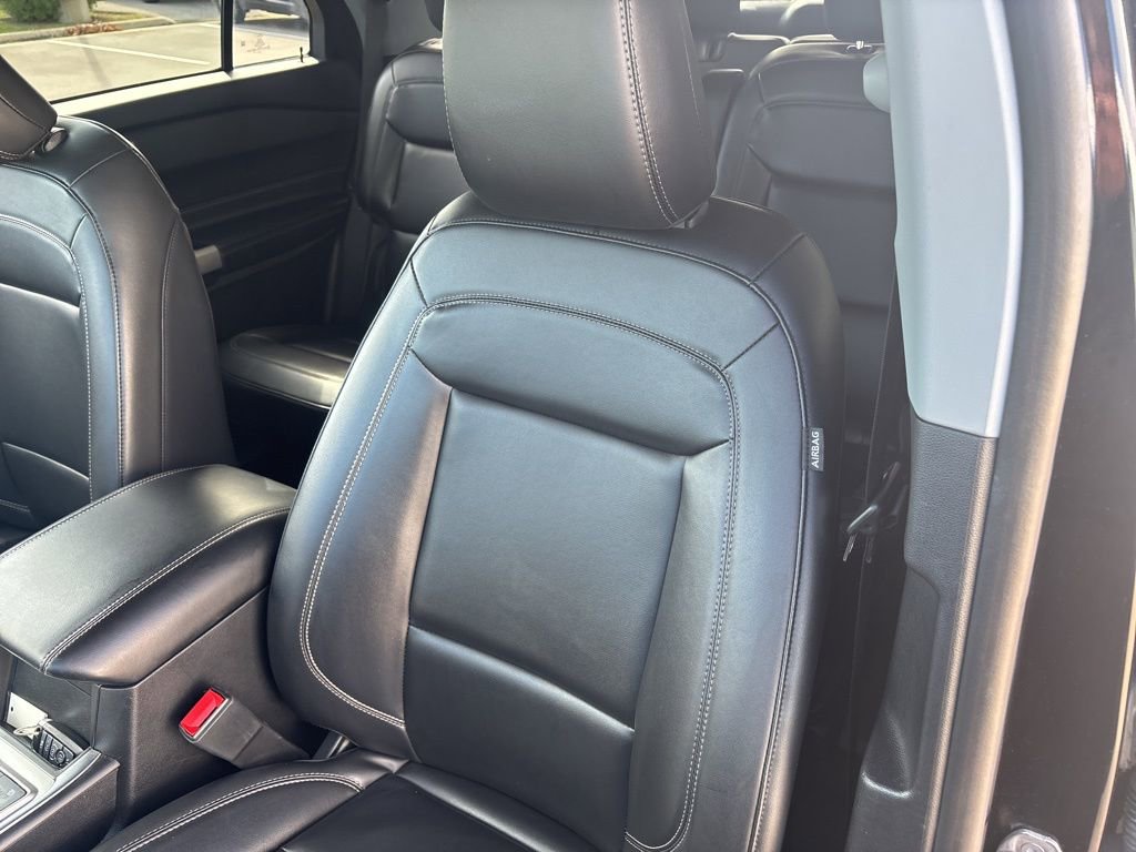 Used 2022 Ford Explorer XLT w/ Equipment Group 202A image 14