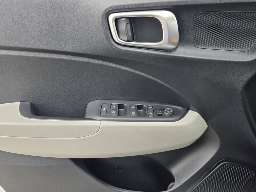 Certified 2023 Hyundai Venue SEL FWD image 28