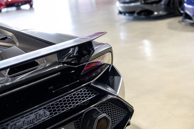 Used 2023 Lamborghini Huracan Tecnica RWD image 19