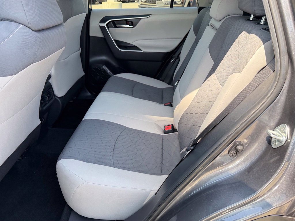 Used 2020 Toyota RAV4 XLE w/ Carpet Mat Package FWD image 29