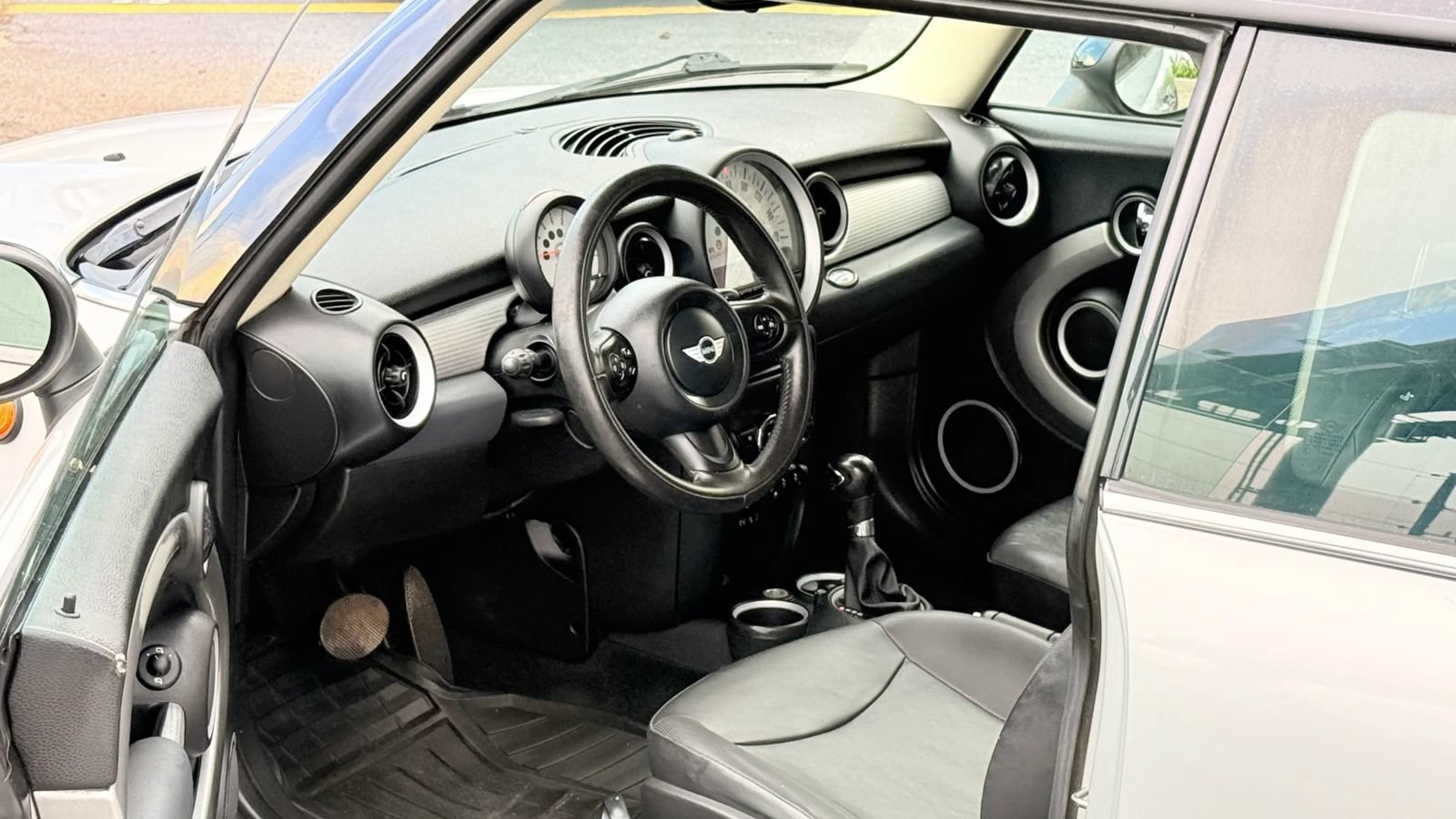 Used 2011 MINI Cooper Clubman FWD image 6