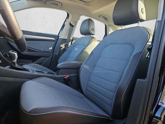 Used 2025 Volkswagen Jetta SE image 12