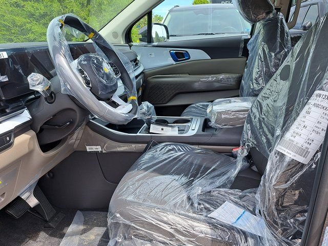 New 2026 Kia Carnival FWD image 12