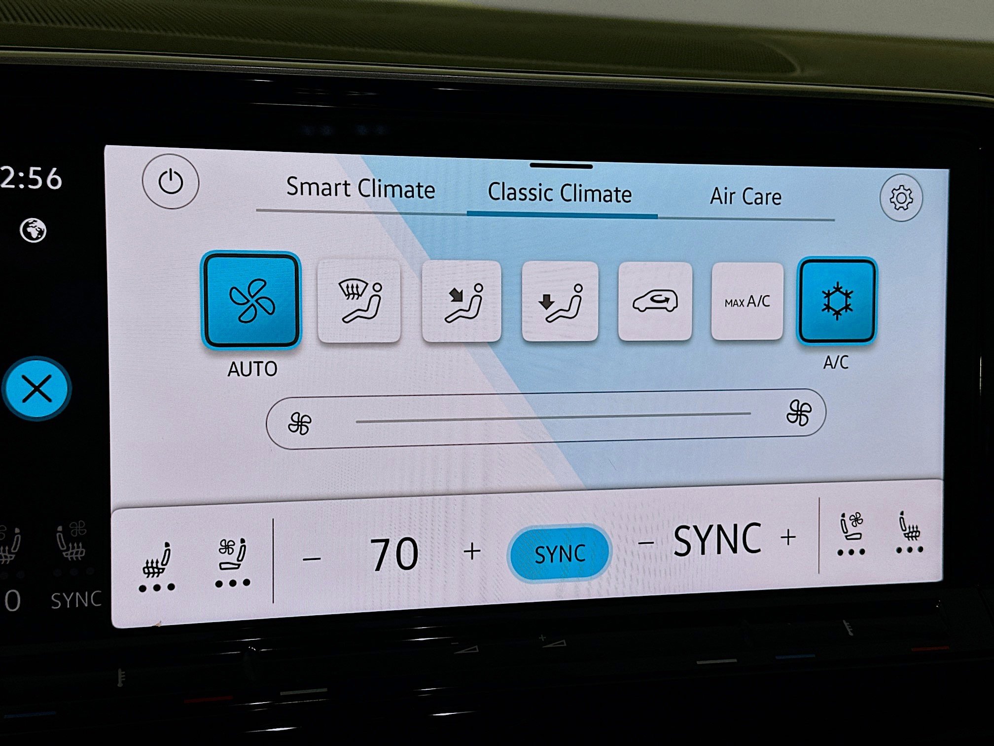 Used 2024 Volkswagen Atlas Cross Sport SE image 22