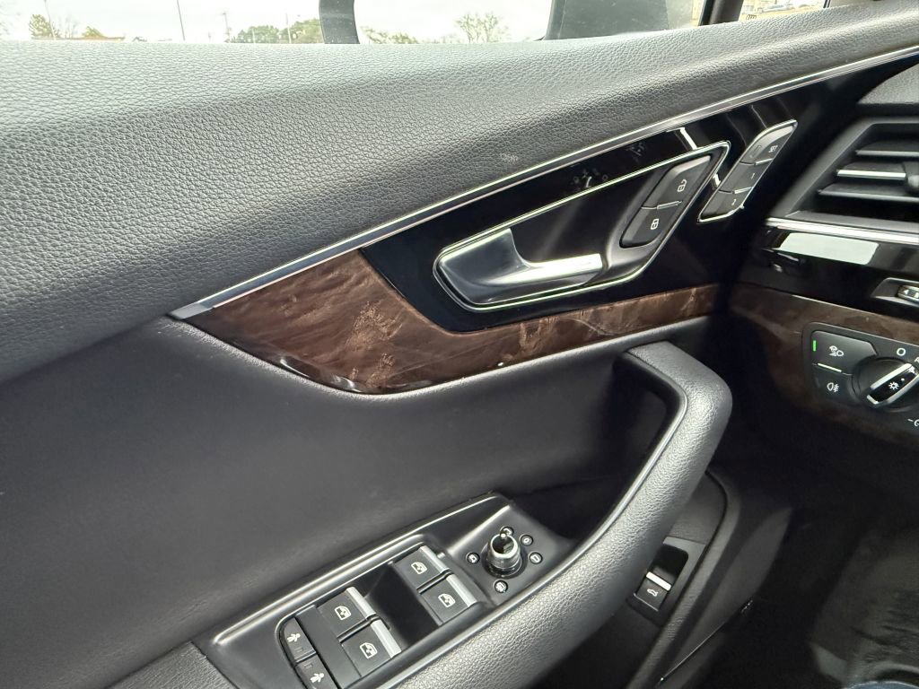 Used 2018 Audi Q7 3.0T Prestige w/ Prestige Package image 39