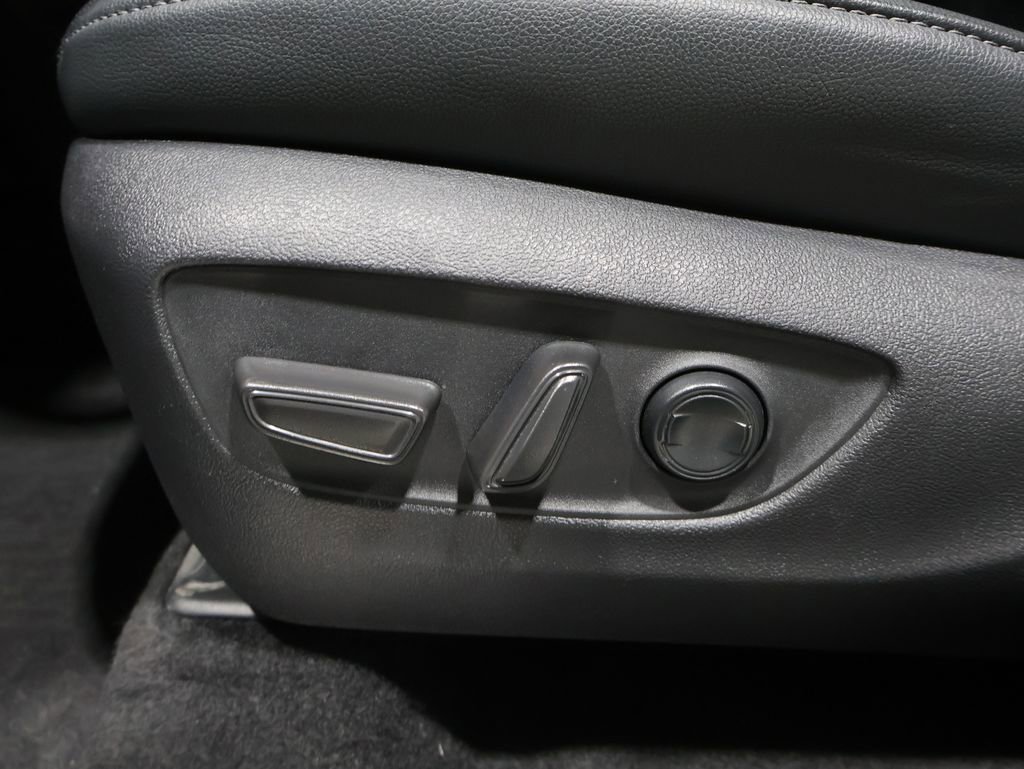 Certified 2025 Toyota Grand Highlander FWD image 12