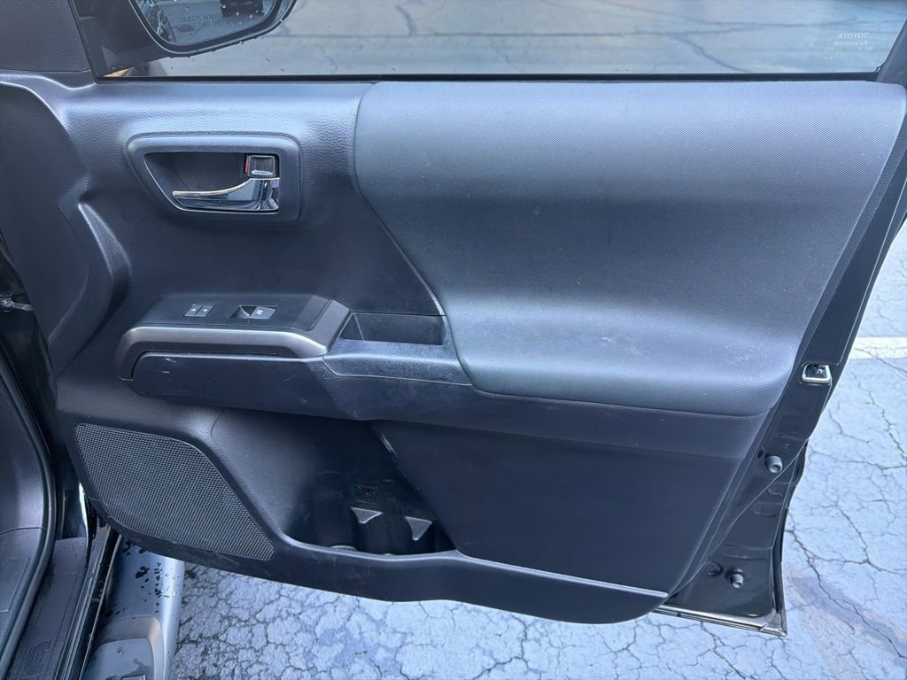 Used 2021 Toyota Tacoma TRD Off-Road image 16