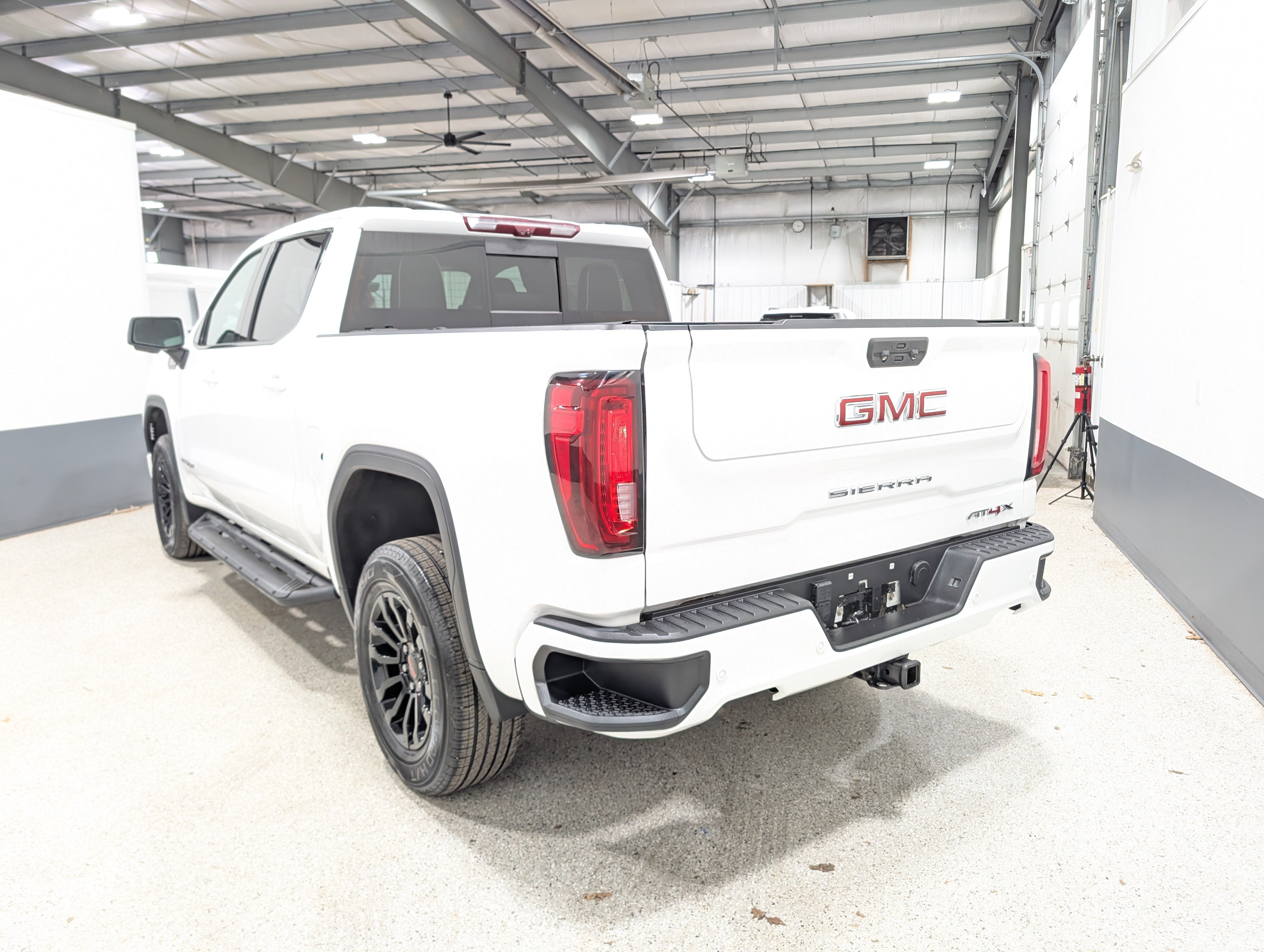 Used 2023 GMC Sierra 1500 AT4X AWD/4WD image 5