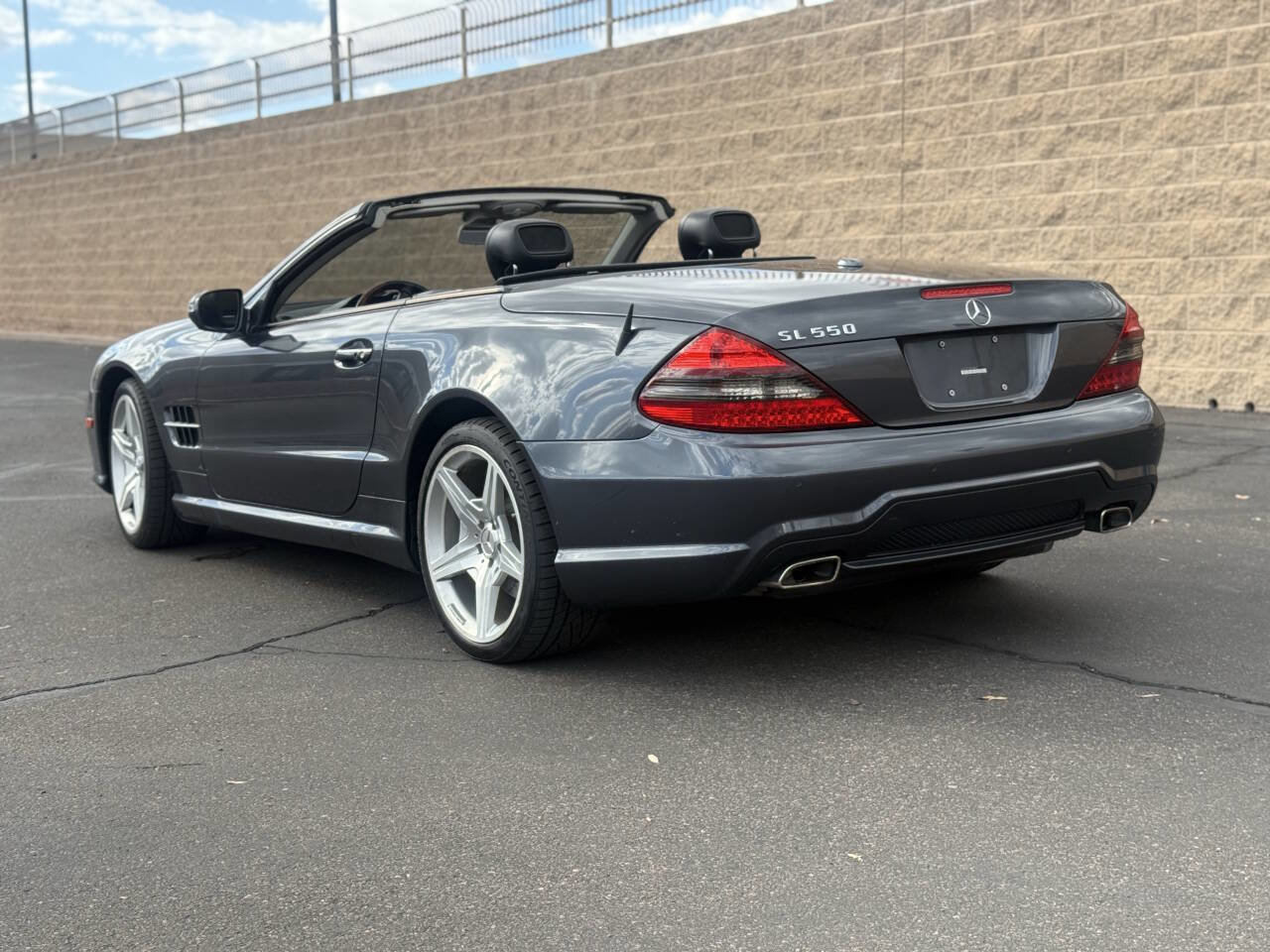 Used 2009 Mercedes-Benz SL 550 w/ Premium I Pkg image 6