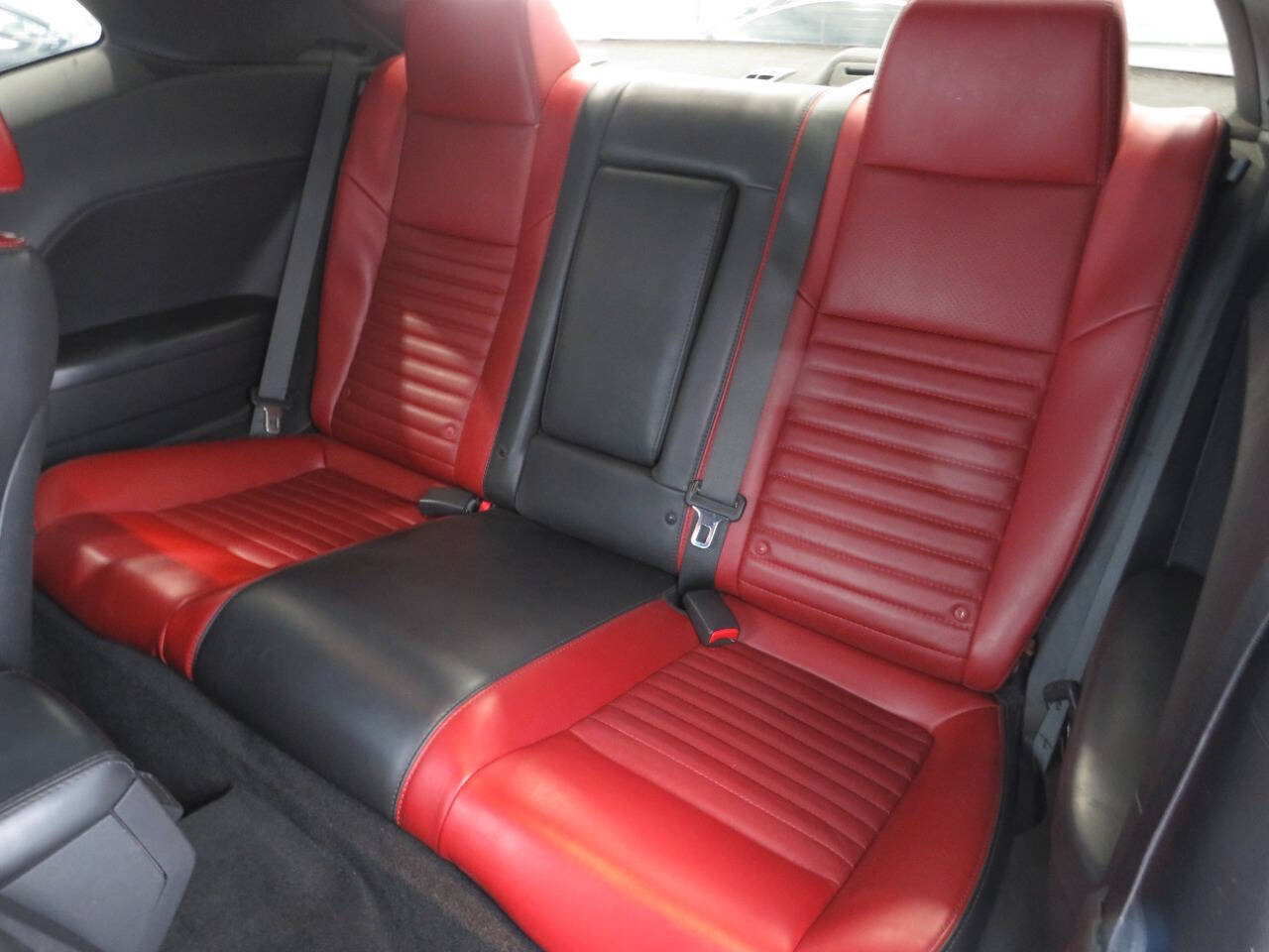 Used 2013 Dodge Challenger SXT RWD image 13