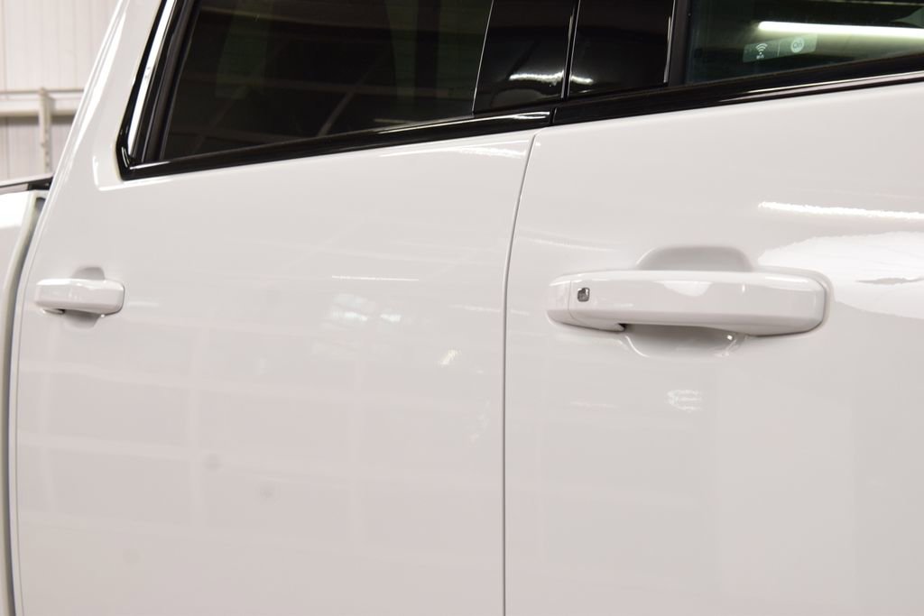 Used 2024 GMC Sierra 2500 AT4 w/ AT4 Premium Plus Package AWD/4WD image 19