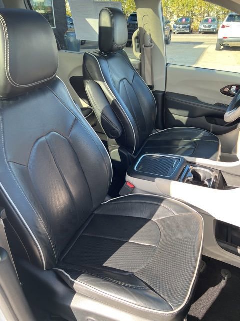 Certified 2023 Chrysler Pacifica Limited image 17
