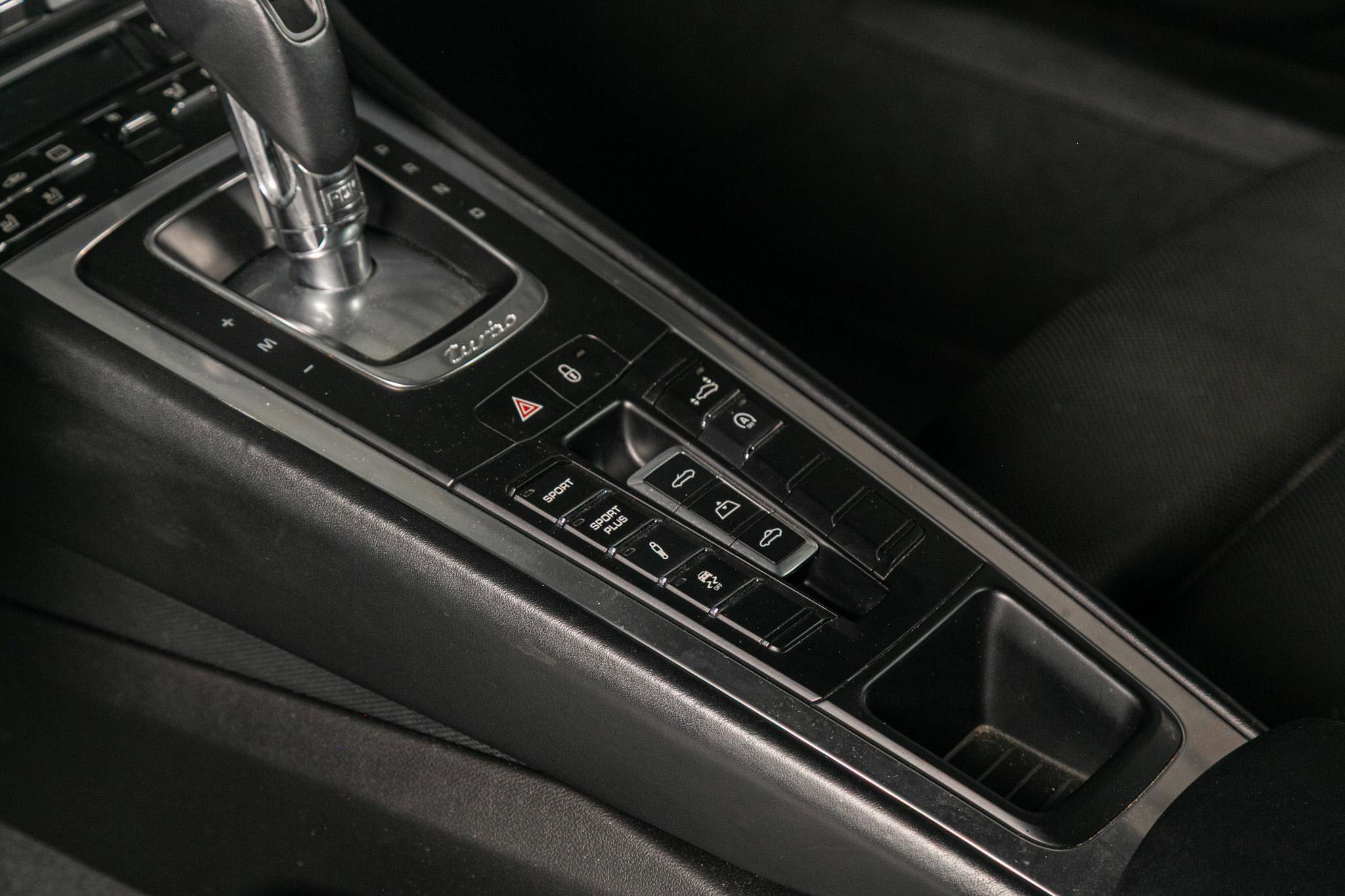 Used 2015 Porsche 911 Turbo image 28